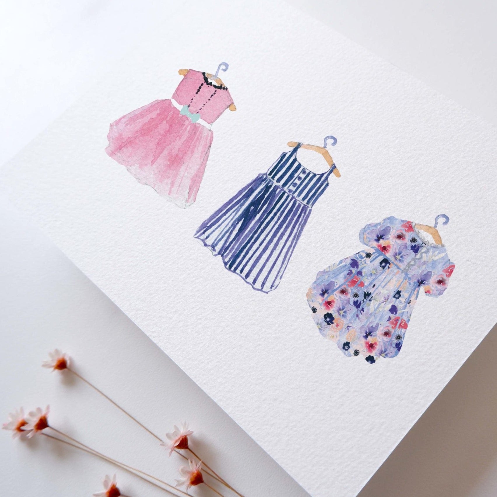 CARTE (+enveloppe blanche) - 3 petites robes
